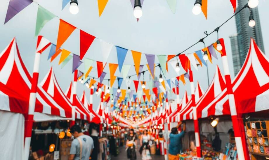 Jak wynajem przemysłowych namiotów wspiera rozwój małych przedsiębiorstw?