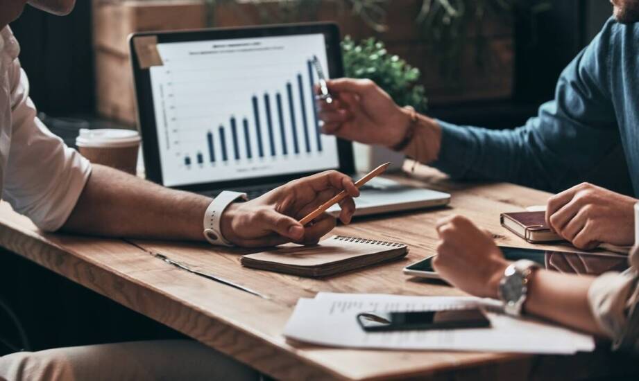 Jakie korzyści płyną z możliwości modyfikacji systemu według indywidualnych potrzeb klienta?