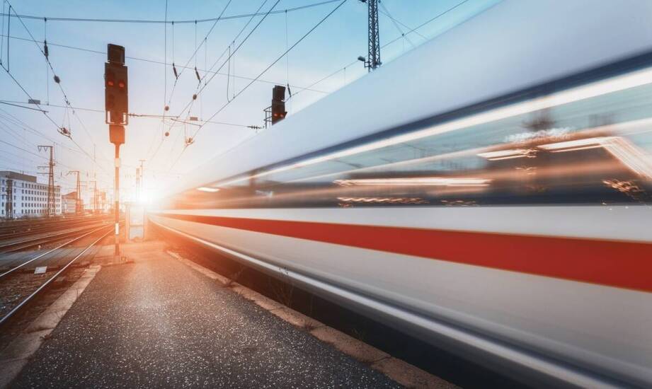 Nowe standardy bezpieczeństwa w szynowych pojazdach