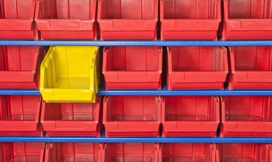 Jak dobrać konfigurację systemu warsztatowych pojemników Kistenberg do specyfiki pracy?