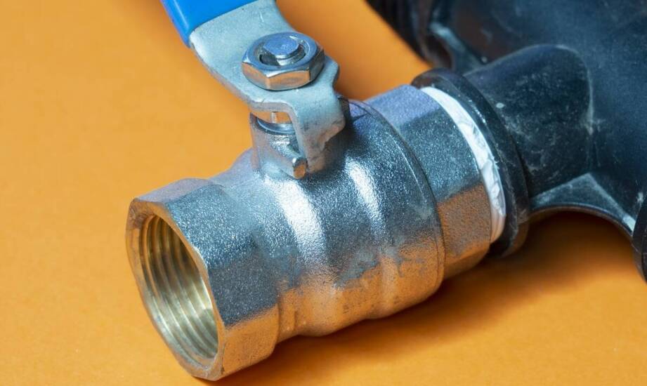 Elektrozawory do wody 24V – jak zwiększają wydajność systemów wodno-kanalizacyjnych?