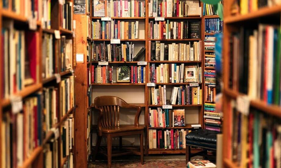 Znaczenie pierwszych wydań w literaturze – co oferuje antykwariat?