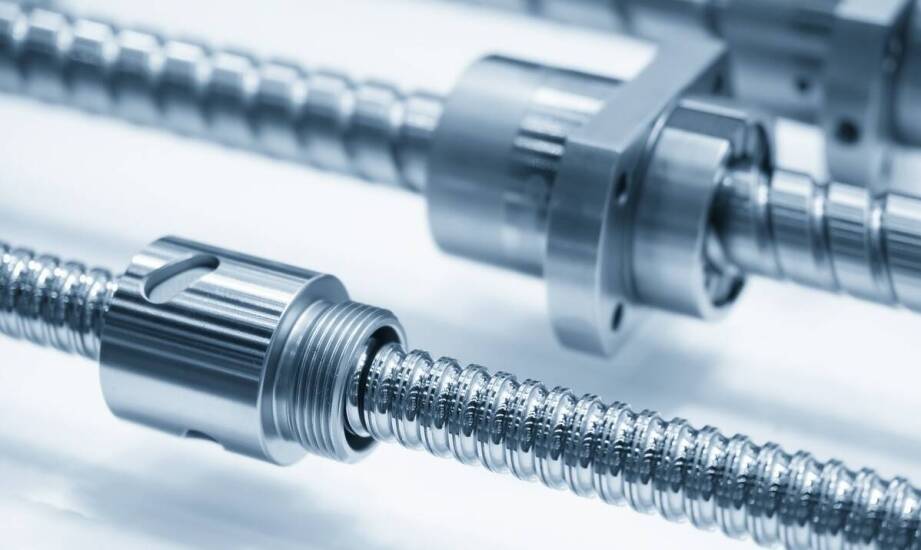 Jak sprężyste kształtki wspomagają utrzymanie ruchu w przemyśle?