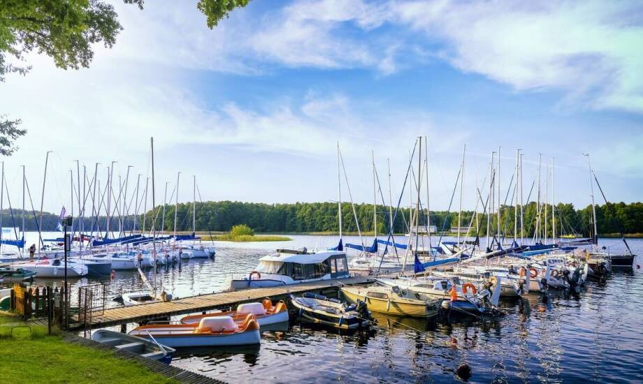 Kolonie w mazurskim wypoczynkowym ośrodku – co proponujemy dzieciom?