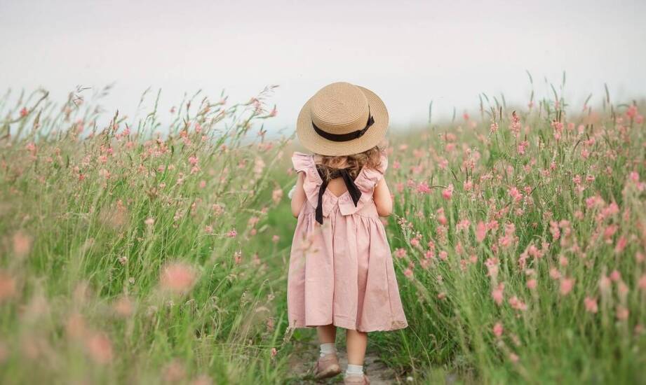 Jak łączyć dziecięce turbany z letnimi stylizacjami?