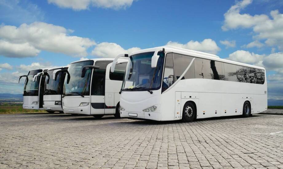 Wynajem busów w Poznaniu - jakie opcje transportu oferujemy dla firm?