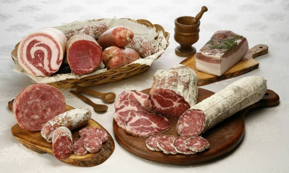 Zakład przetwórstwa mięsnego: jakie wędliny warto spróbować?