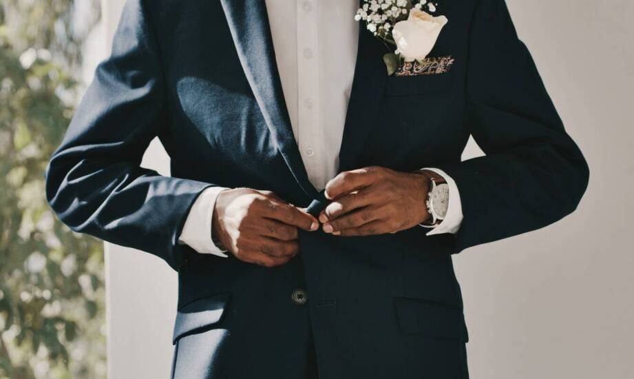 Kluczowe cechy, które powinien mieć idealny męski polski garnitur
