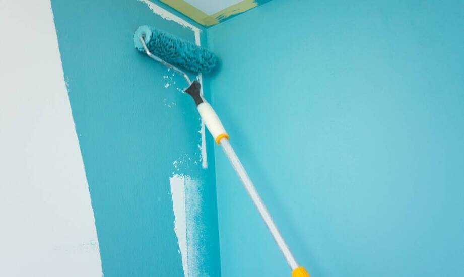 Porównanie różnych metod do czyszczenia ścian z resztek kleju po taśmie