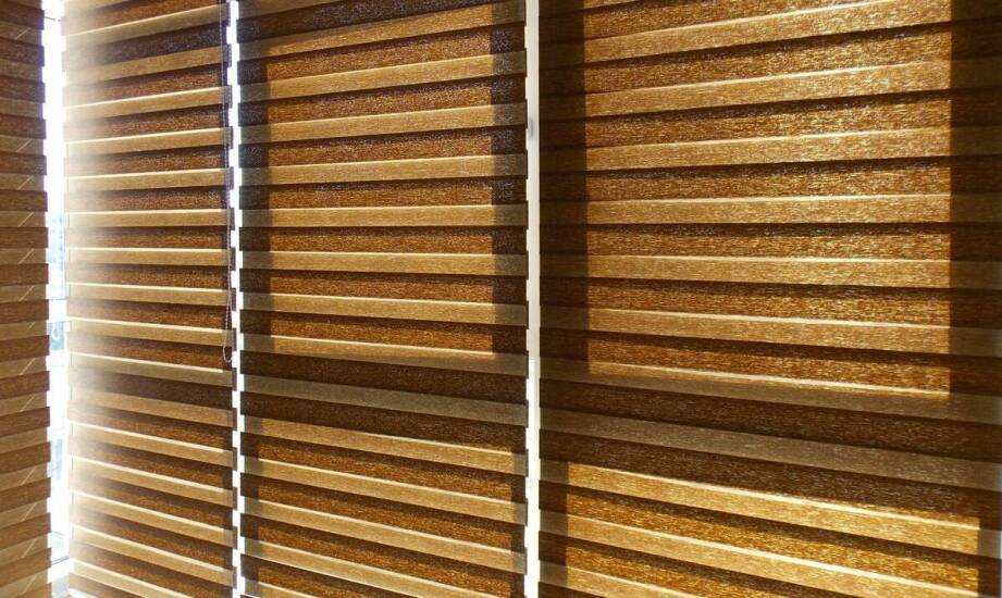 Jak prawidłowe pranie rzymskich rolet wpływa na zachowanie ich właściwości termoizolacyjnych?