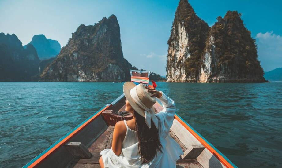 Jak buty Krystad wpisują się w ofertę dla seniorów biura podróży?