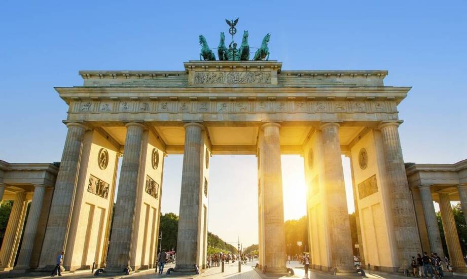 Jak szkolne wycieczki do Niemiec wspierają rozwój językowy uczniów?