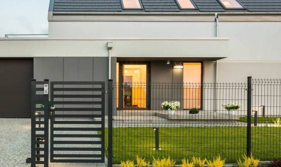 Palisadowe ogrodzenia – dlaczego warto je wybrać dla swojej posesji?