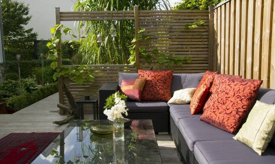 Drewniane sztachety a ochrona prywatności w ogrodzie