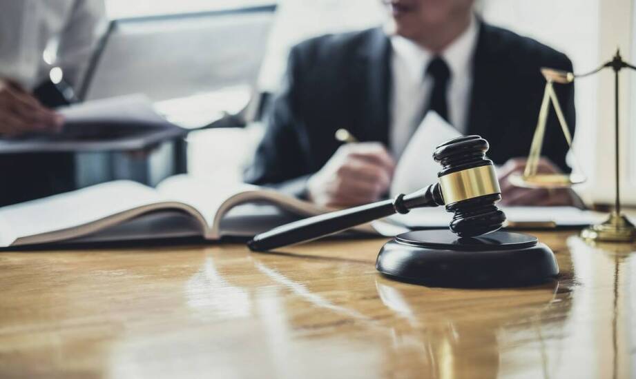 Jakie są prawne wyzwania związane z dziedziczeniem i jak adwokat może pomóc je rozwiązać?