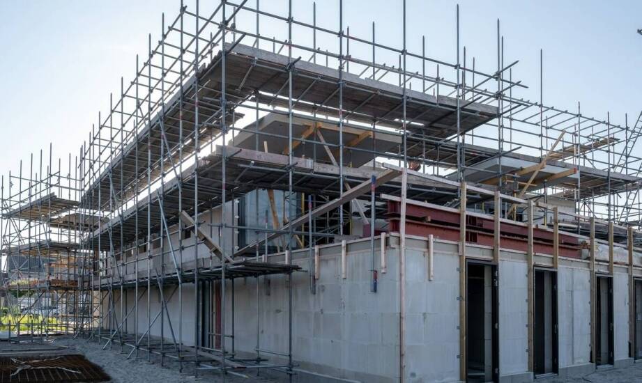 Szalunki z rur PCV – kluczowe korzyści dla budowlanych inwestorów