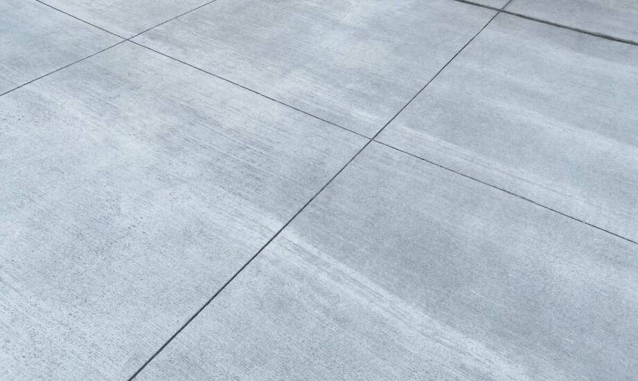 Praktyczne porady dotyczące pielęgnacji betonu architektonicznego na podłodze