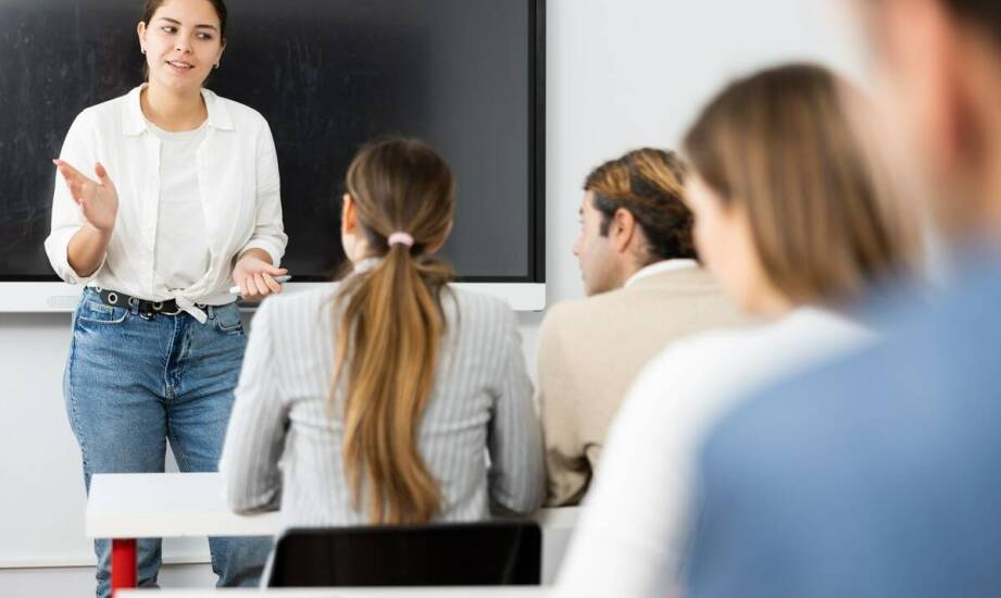 Wpływ szkoleń na rozwój umiejętności interpersonalnych w pracy higienistki stomatologicznej