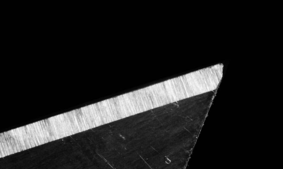 Wpływ cięć żyletką na trwałość i wytrzymałość plastikowych modeli