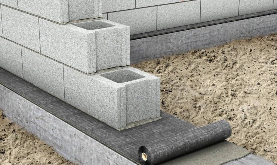 Skuteczna izolacja fundamentów - jak chroni budynek przed wilgocią