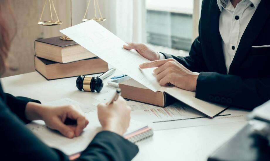 Reprezentacja w gospodarczych sprawach karnych: jak adwokat może pomóc?