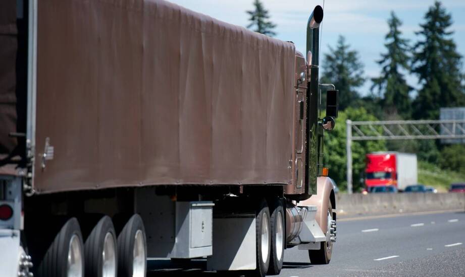 Jakie są zalety użycia zasłon harmonijkowych w ciężarówkach?