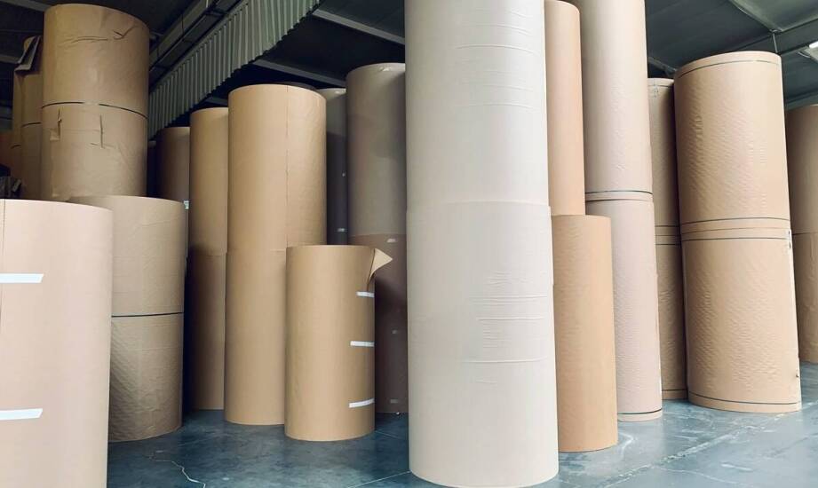 Jak producent kartonowych opakowań w Warszawie realizuje zamówienia na niestandardowe formaty?