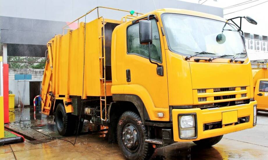 Zalety solidnych plastikowych pojemników w trudnych warunkach pracy