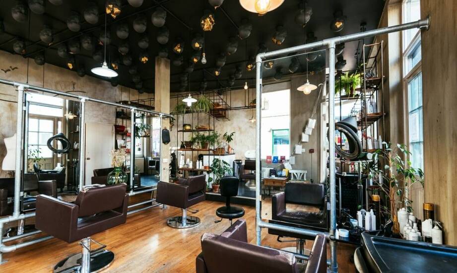 Co warto wiedzieć przed pierwszą wizytą u fryzjera stylisty?