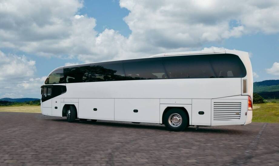 Wynajem busa z śniegowymi łańcuchami - idealne rozwiązanie na zimowe wyjazdy