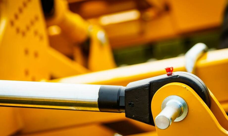 Dlaczego producent hydraulicznych siłowników jest kluczowy dla przemysłu budowlanego?