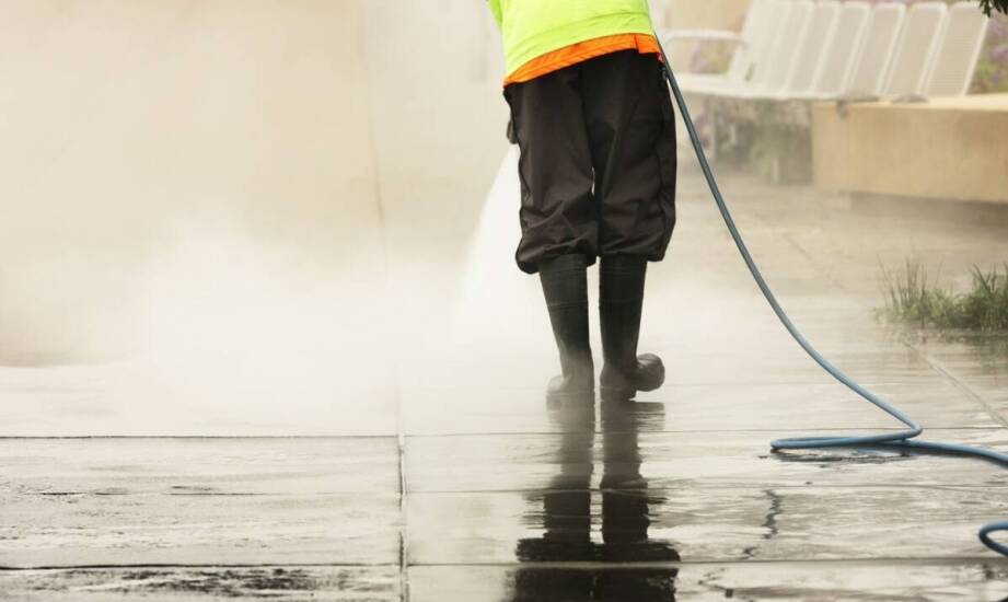 Czyszczenie elewacji i brukowej kostki – jakie są najnowsze trendy?