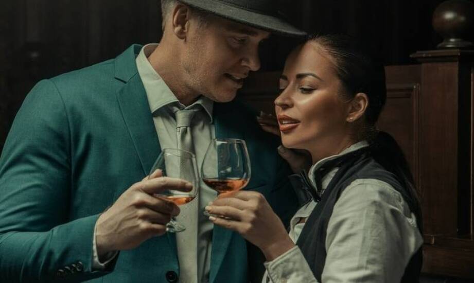 Zielony męski garnitur – jak dopasować koszulę, aby wyglądać stylowo?