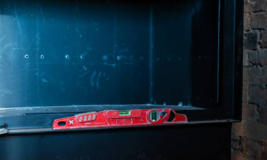 Jakie są wyzwania związane z instalacją stalowego dwuteownika 30x30x3?