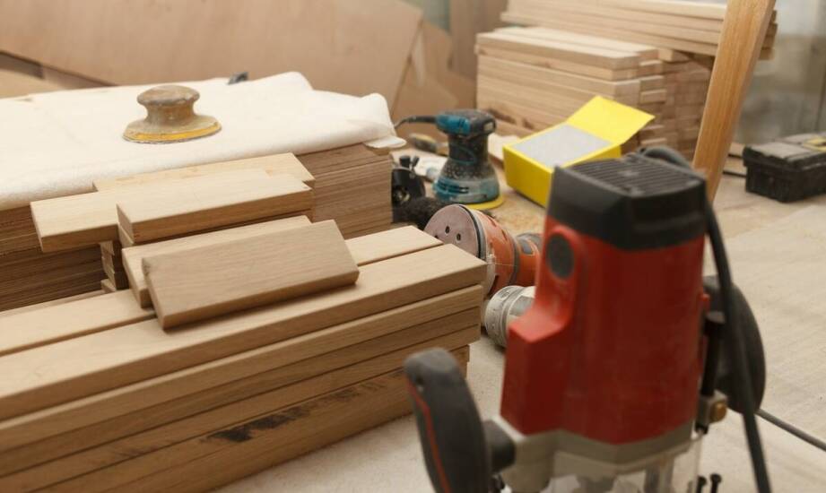 Płyty wiórowe – zalety wynikające z cięcia profesjonalnego