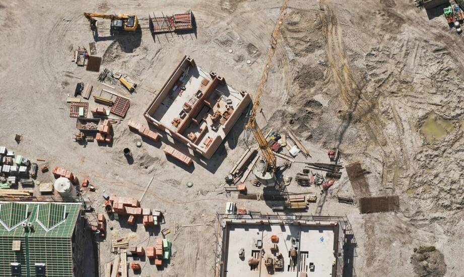 Jakie są różnice w kosztach wynajmu magazynowych namiotów w zależności od lokalizacji?