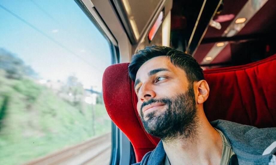 Jak połączyć zwiedzanie historycznych miejsc w Rzymie z podróżą pociągiem z Fiumicino?