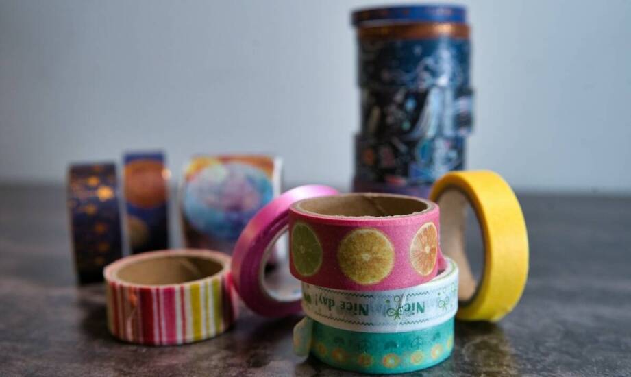 Jak poprawić wydajność pakowania dzięki odpowiedniemu doborowi samoprzylepnych taśm?