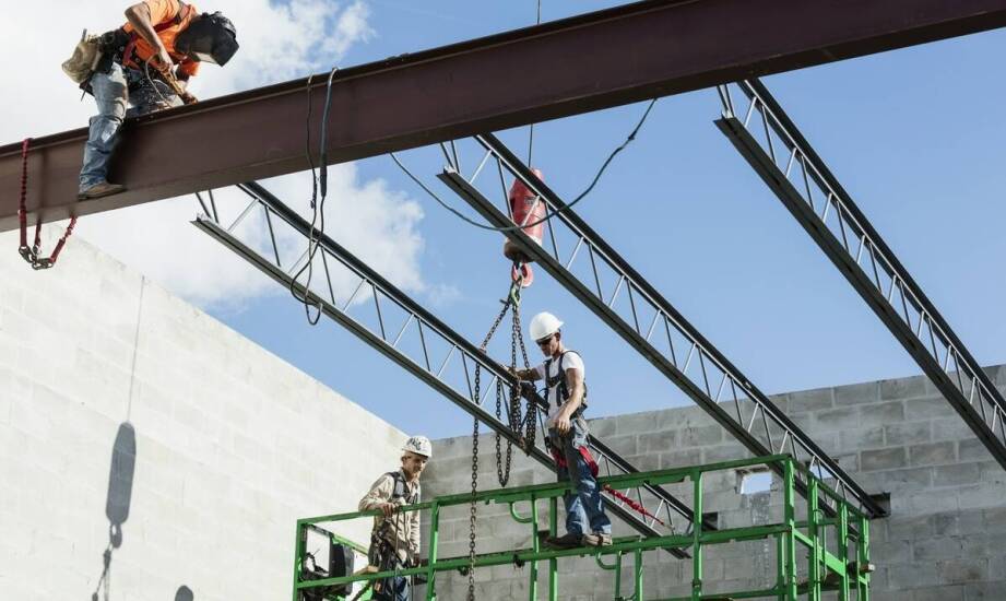 Optymalizacja kosztów budowy dzięki prefabrykowanym dachowym konstrukcjom