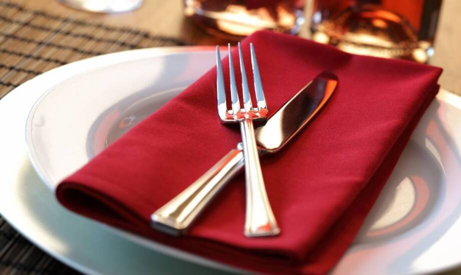 Jakie są zalety posiadania pełnej zastawy stołowej?