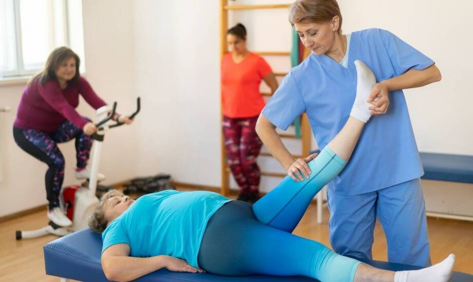 Zalety uczestnictwa w zajęciach pilatesu dla seniorów w Krakowie