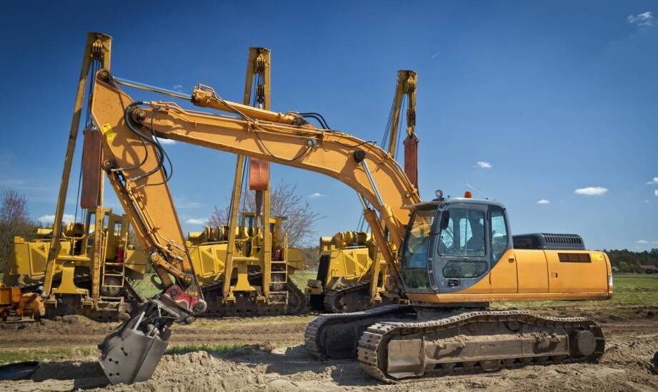 Jakie są zalety korzystania z usług wynajmu maszyn budowlanych z pełnym serwisem?