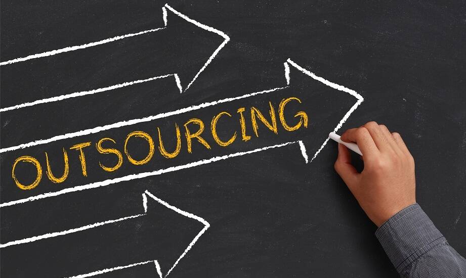 Jakie znaczenie ma outsourcing w modernizacji procesów produkcyjnych?