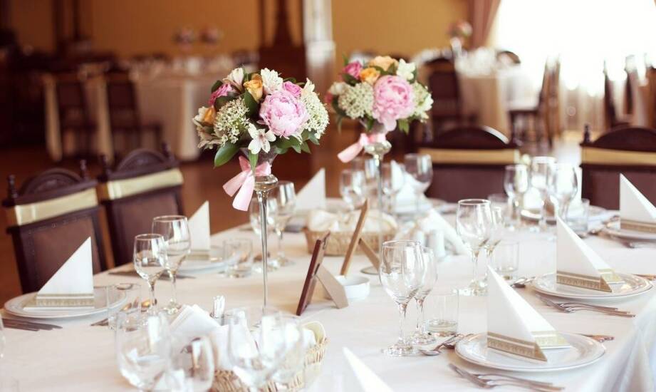 Organizacja imprez okolicznościowych w restauracji w Bochni: oferta dla każdego