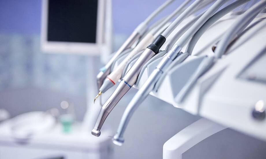 Czy jeden stomatolog wystarczy? O kompleksowym leczeniu zębów w nowoczesnym gabinecie
