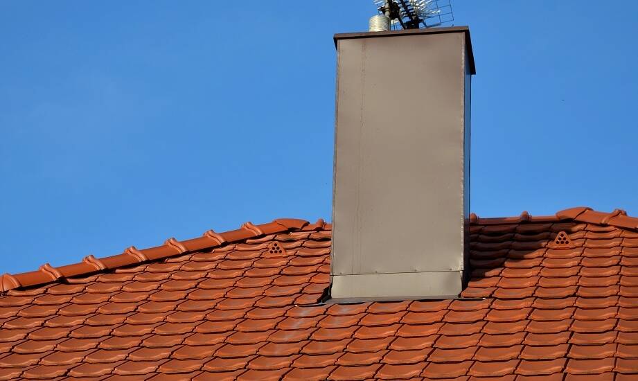 Jak blaszane okucie komina może zwiększyć jego odporność na warunki atmosferyczne?