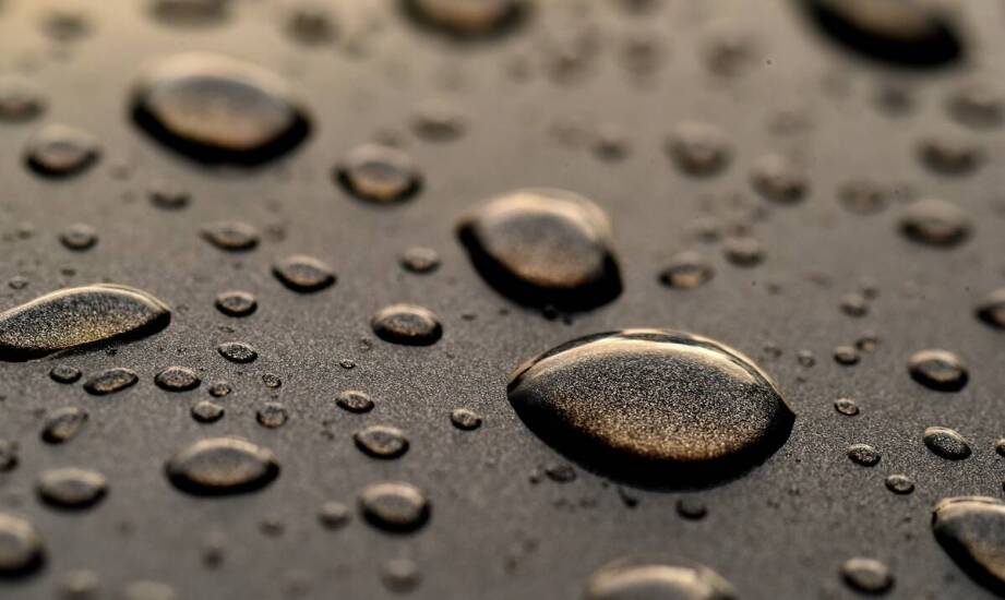 Jakie znaczenie mają czarne koraliki w biżuteryjnej modzie?