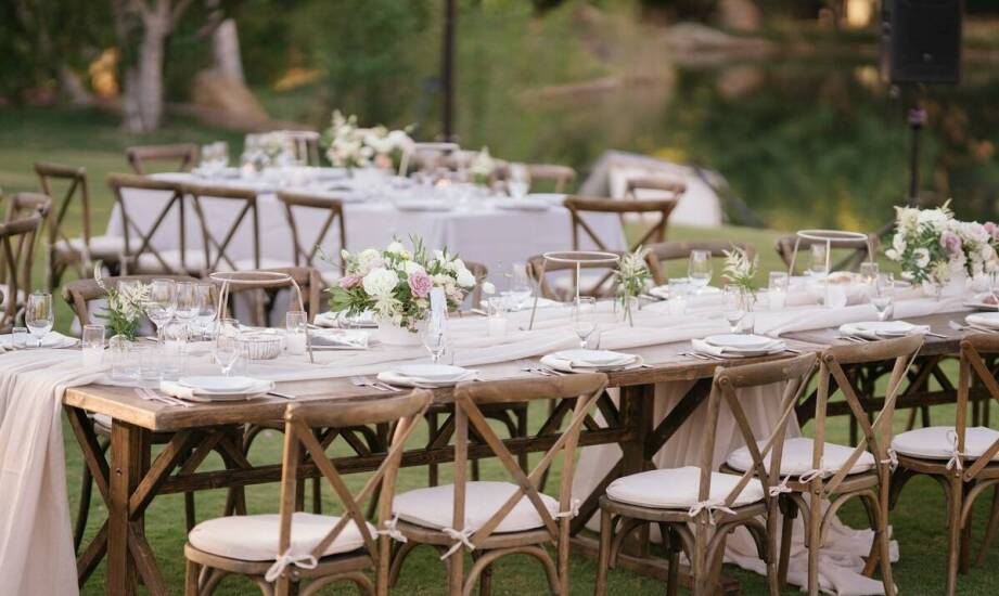 Trendy w kwiatowych dekoracjach na wesele w bieżącym roku