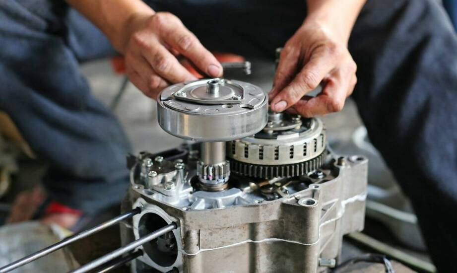 Skrzynia biegów w KXD 125 – jak wpływa na dynamikę motocykla?