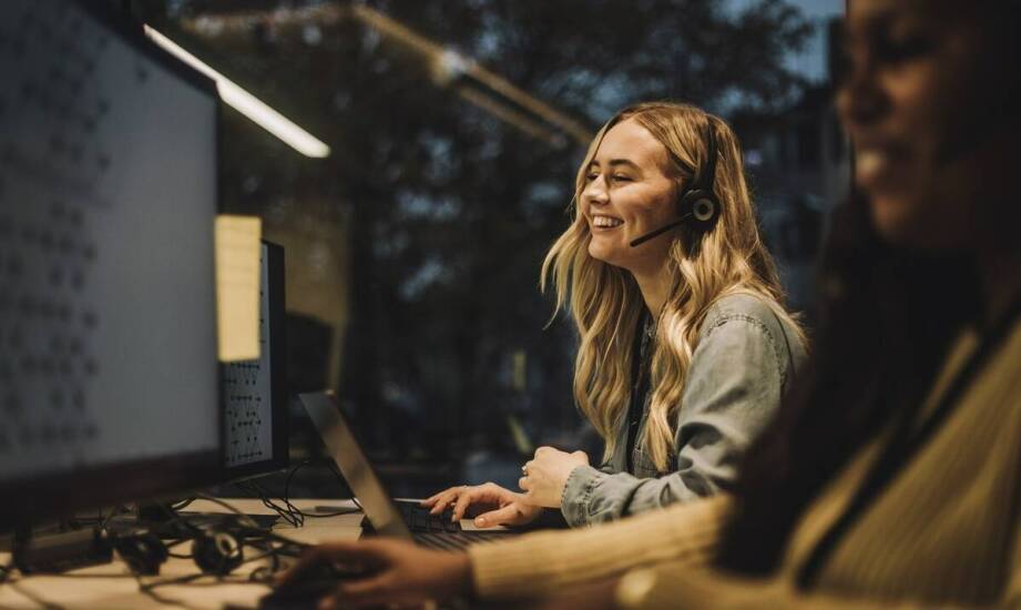 W jaki sposób infolinia SENT ułatwia dostęp do informacji o aktualizacjach systemu?